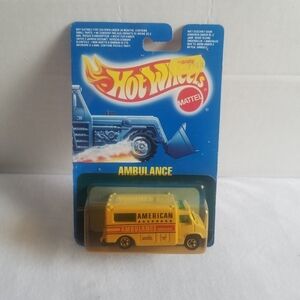 1989 White Hot Wheels American Ambulance 1:64 Scale Unopen